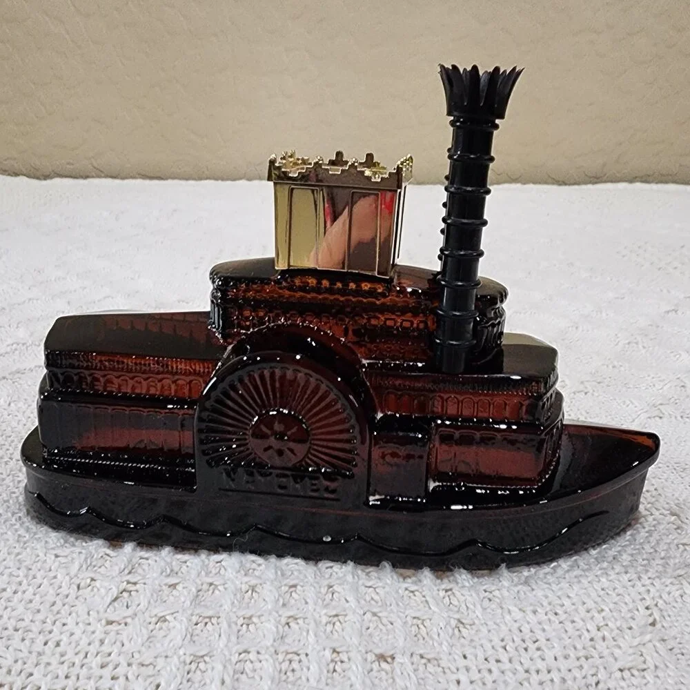 Vintage Avon NACHEZ RIVERBOAT STEAMSHIP Black Glass Bottle Wild Country Full